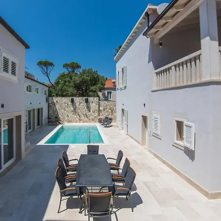 Bond * Dubrovnik